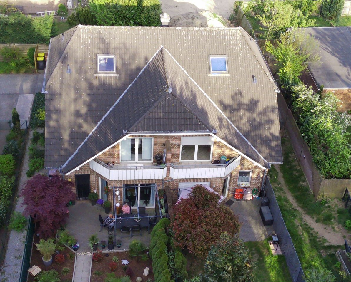 Massives Vierfamilienhaus mit attraktiven Wohnflächen, privatem Garten und Balkonen